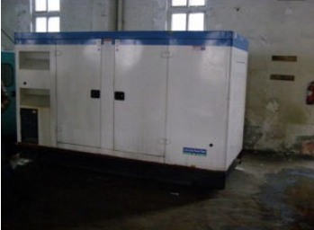 塔什库尔干康明斯150kw大型柴油二手发电机组 塔什库尔干康明斯150kw大型柴油二手发电机组